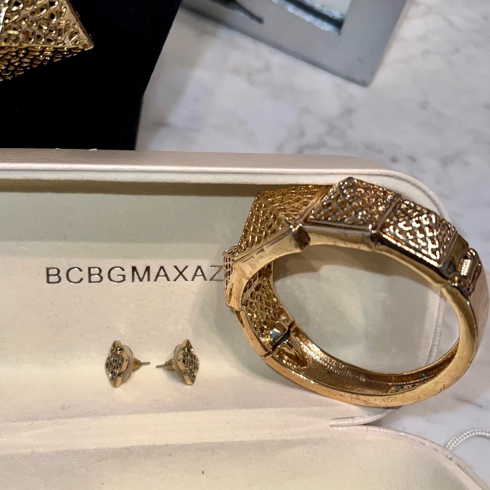 Bcbgmaxazria Gold Geometric Statement Necklace, B… - image 4